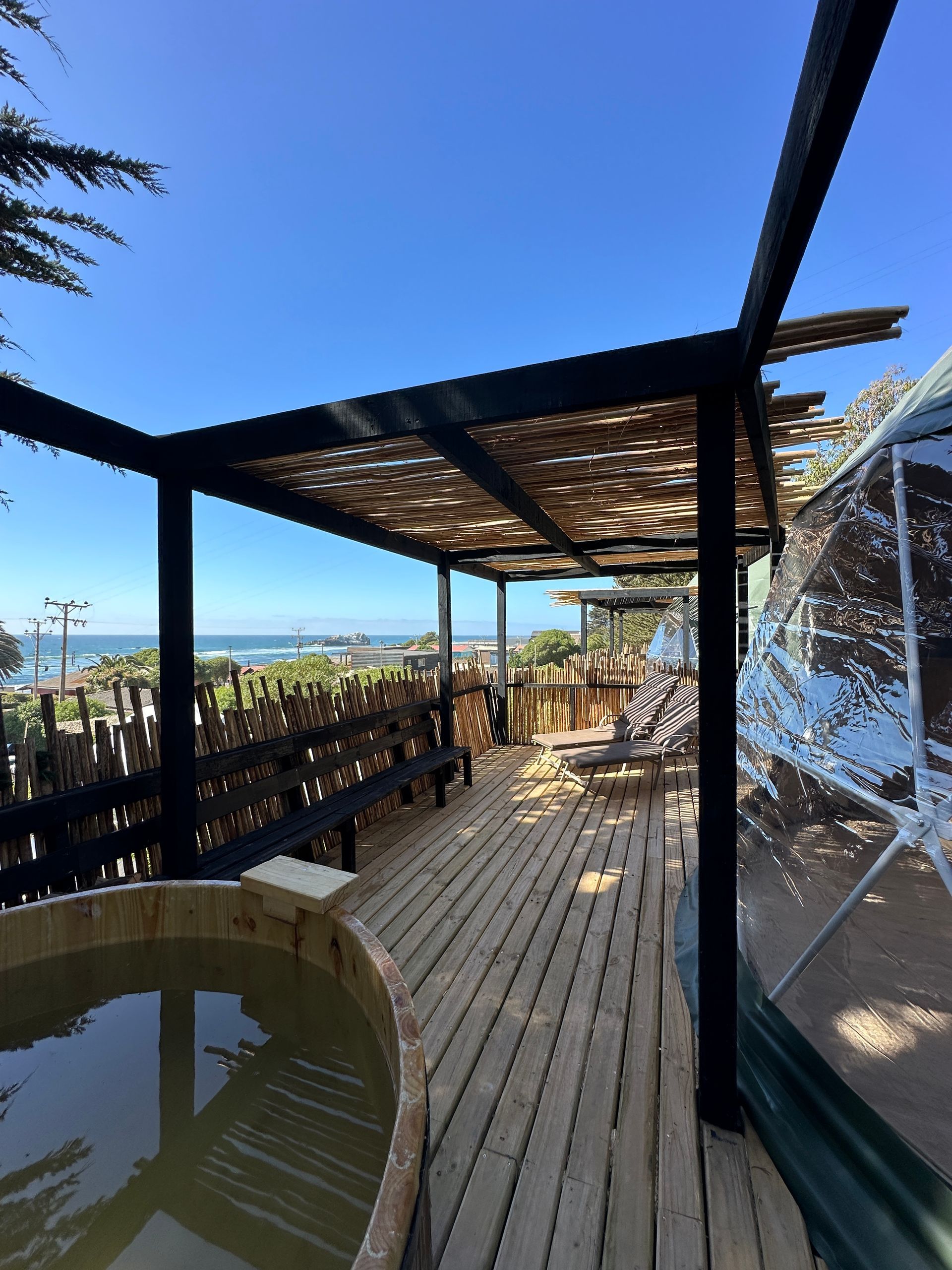 terraza con tinaja privada en glamping domos de matanzas

