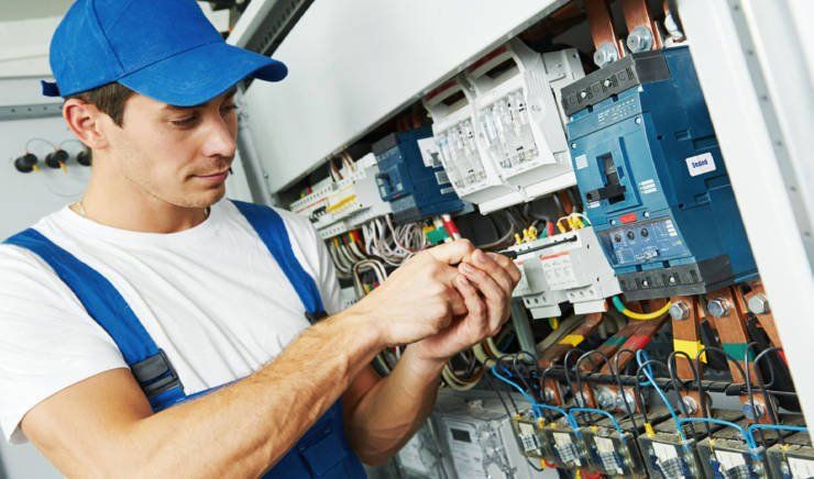 M&M Global Mechanical Services team on a commercial jobsite