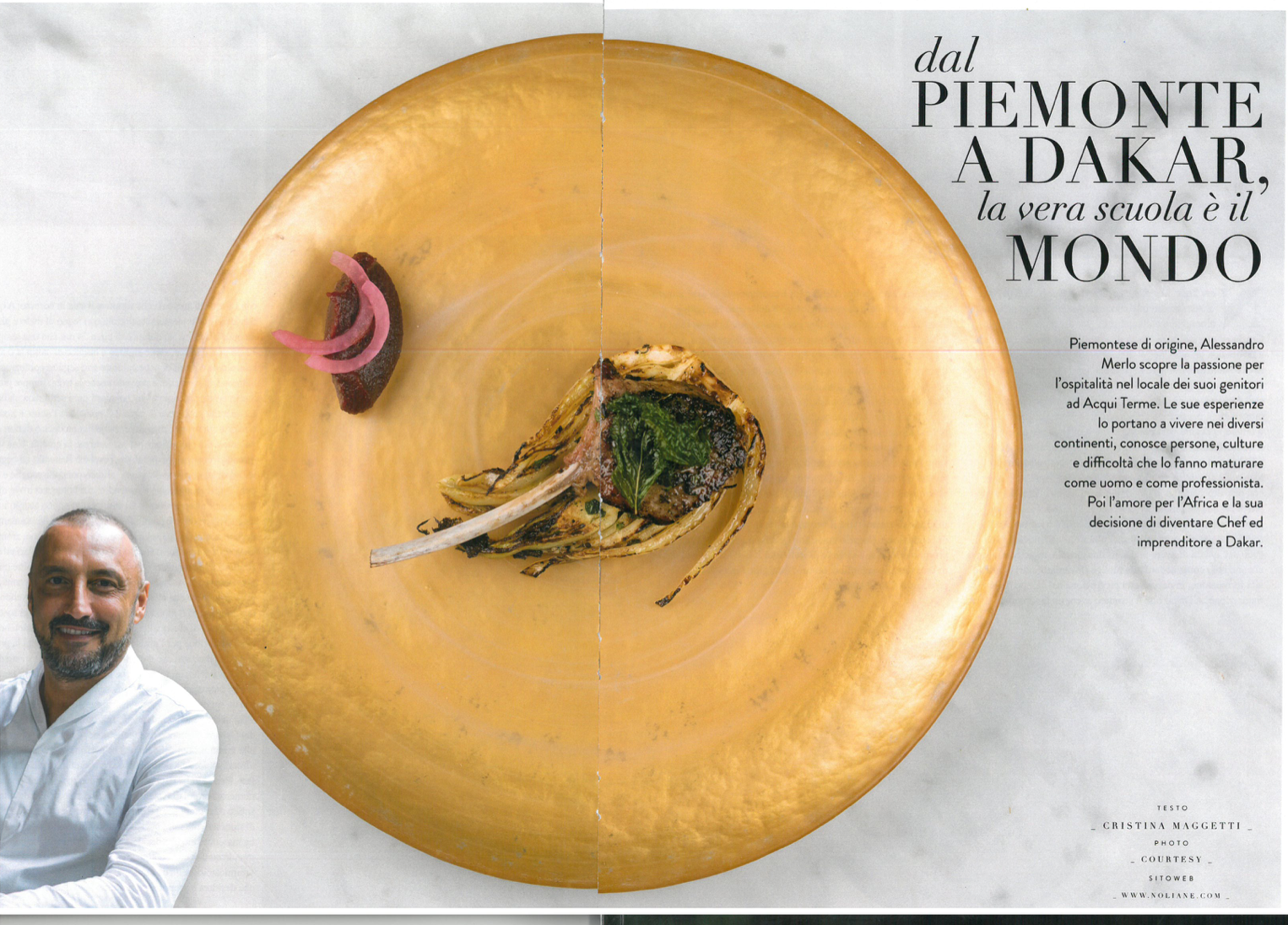 Chef présentant un plat sur une assiette dorée. Texte : « Du Piémont à Dakar, le monde est servi. »
