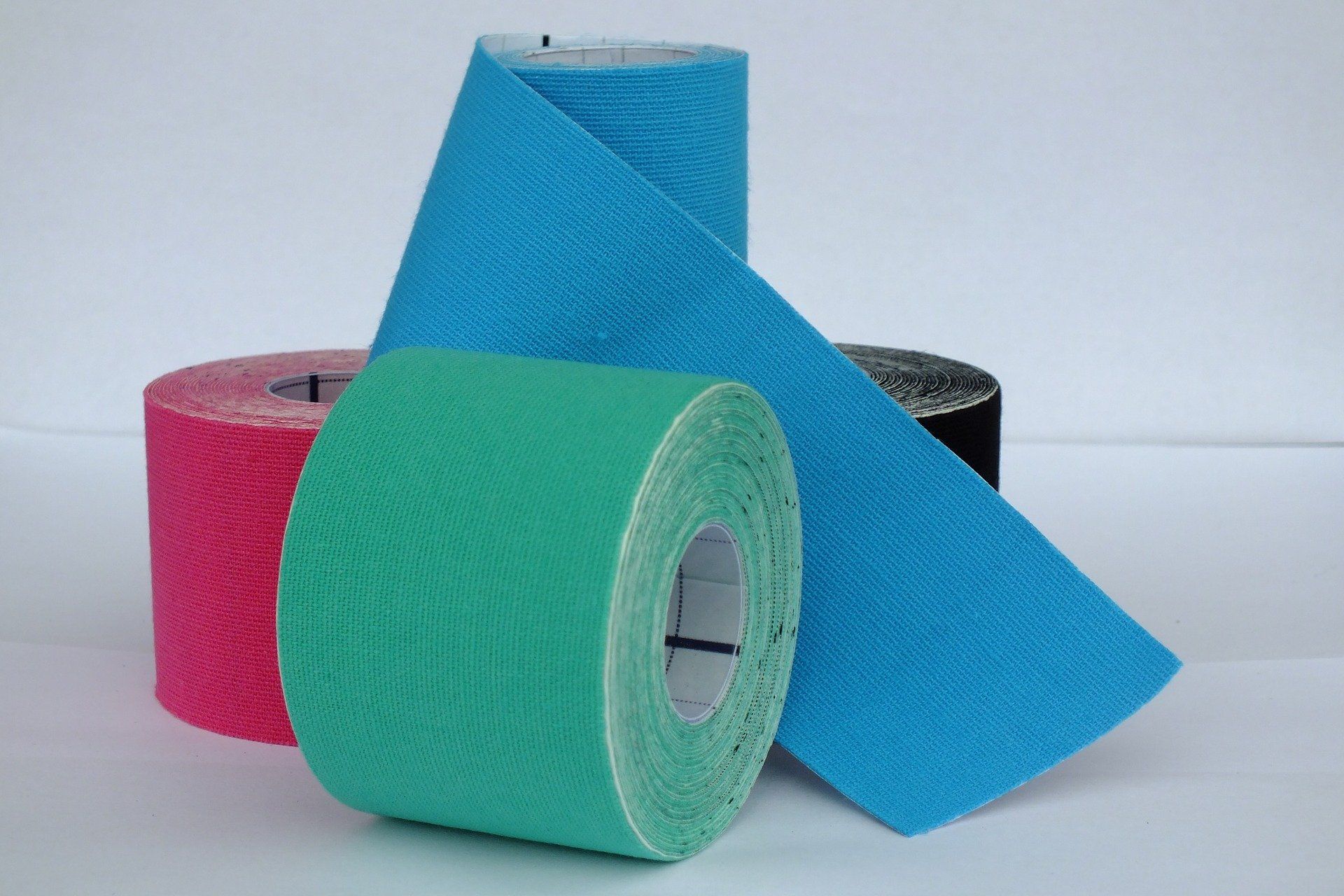 Kinesio Tape, kinesiologisches Taping, Taping, Schmerzlinderung, gegen Schmerzen, hilfe bei schmerz