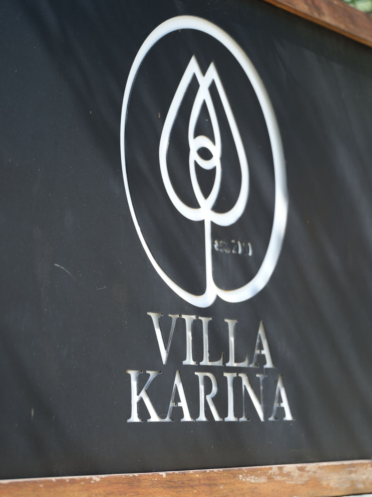A blackboard with the words villa karina on it