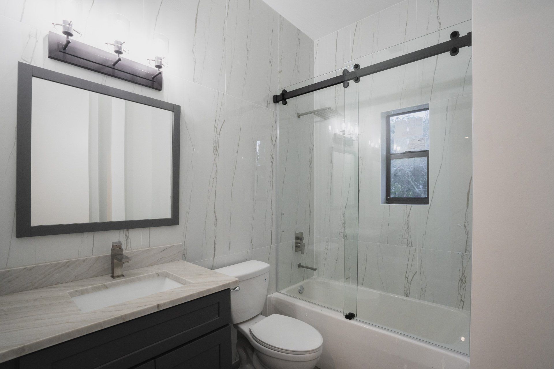 a bathroom with a toilet , sink , and bathtub .