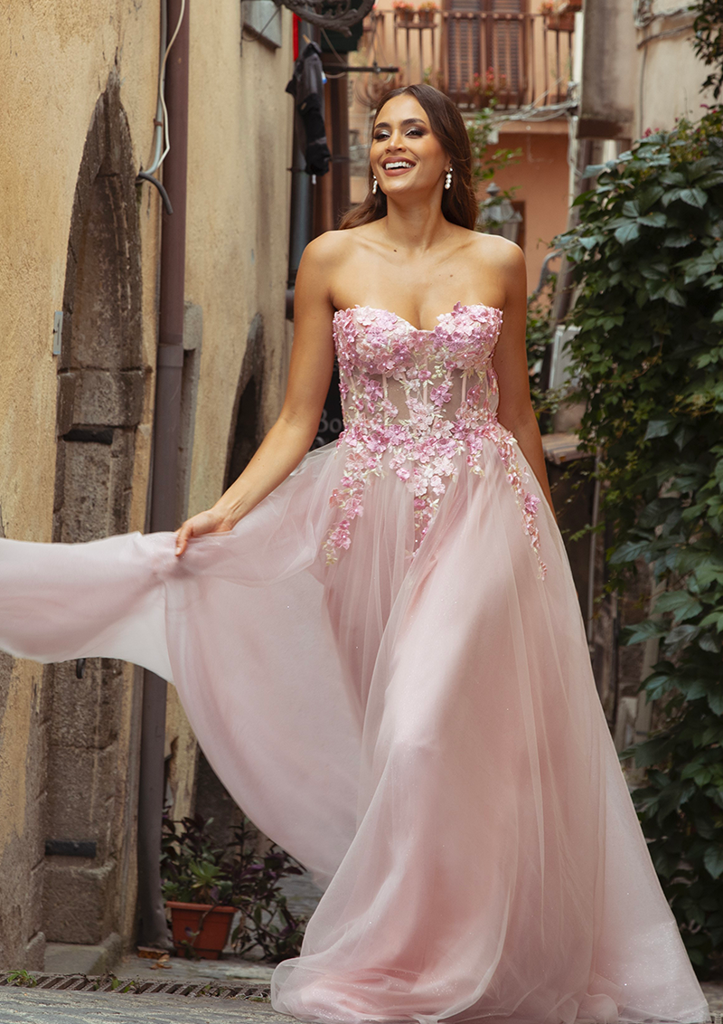 vestito rosa senza spalline