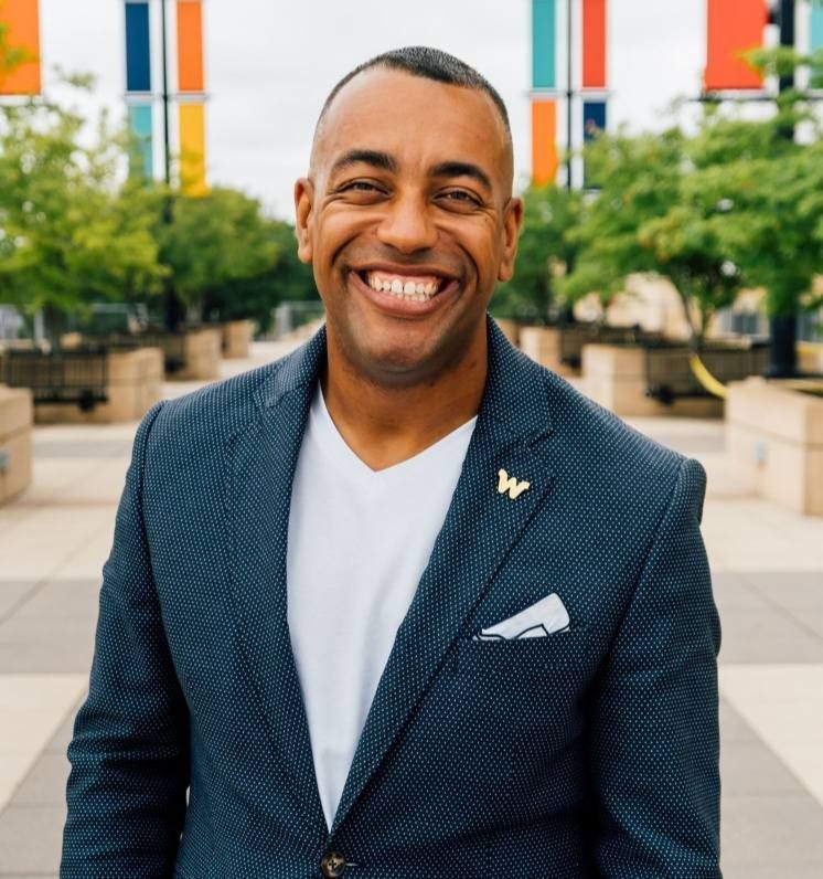 Tavis Hall headshot