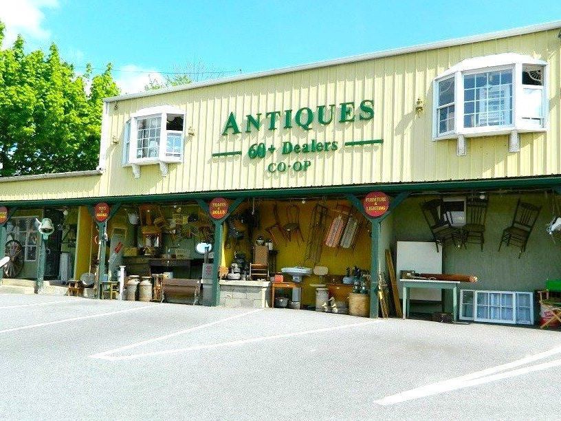 antiques co-op has a large parking lot in front of it