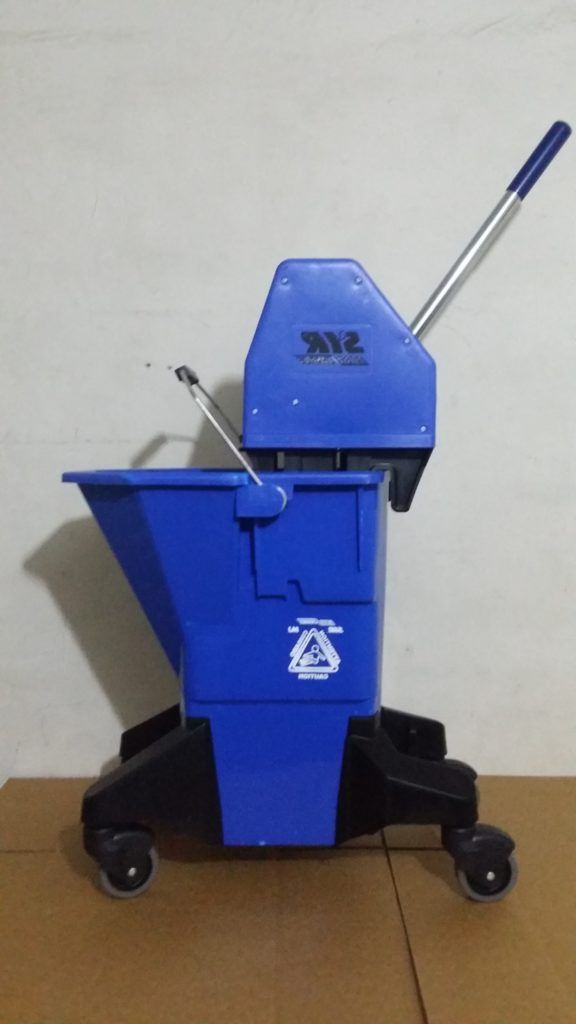 Cubeta con exprimidor reforzada SYR