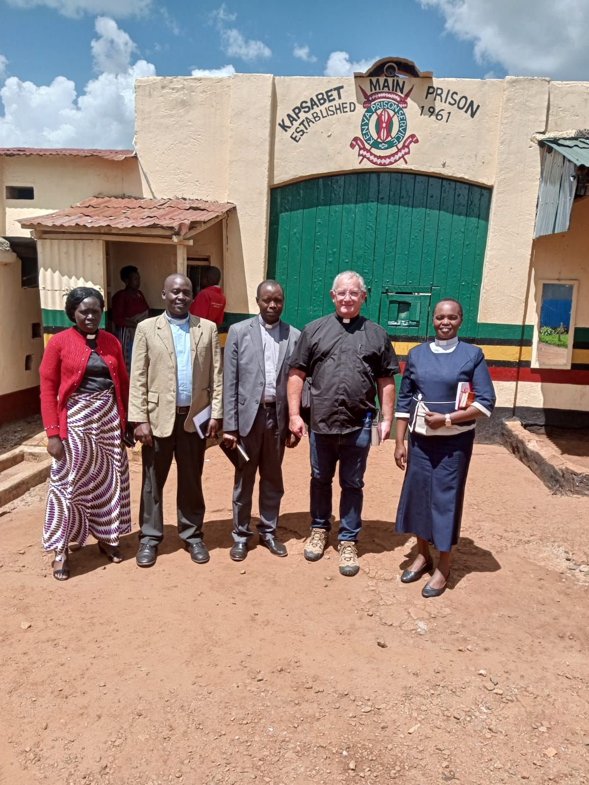 A group of people are standing in front of a building.
