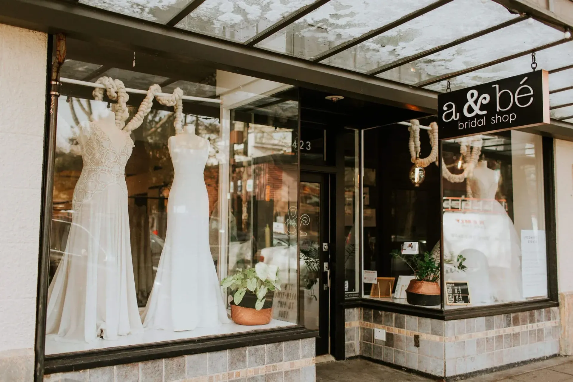 For a fun and unique bridal experience, choose one of these options to elevate your bridal appointment. Celebrate with champagne.