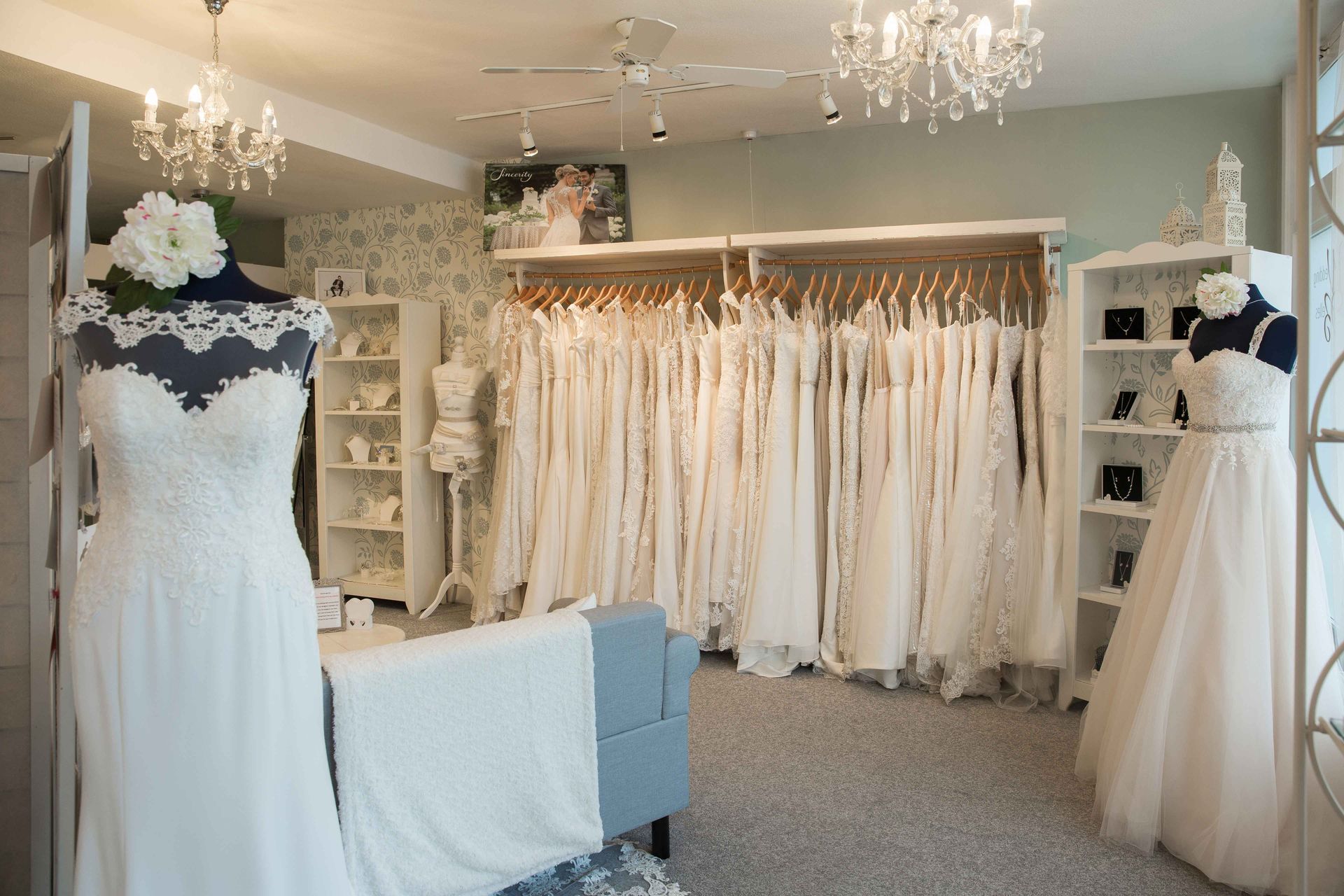 For a fun and unique bridal experience, choose one of these options to elevate your bridal appointment. Celebrate with champagne.
