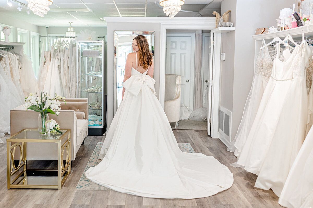 For a fun and unique bridal experience, choose one of these options to elevate your bridal appointment. Celebrate with champagne.