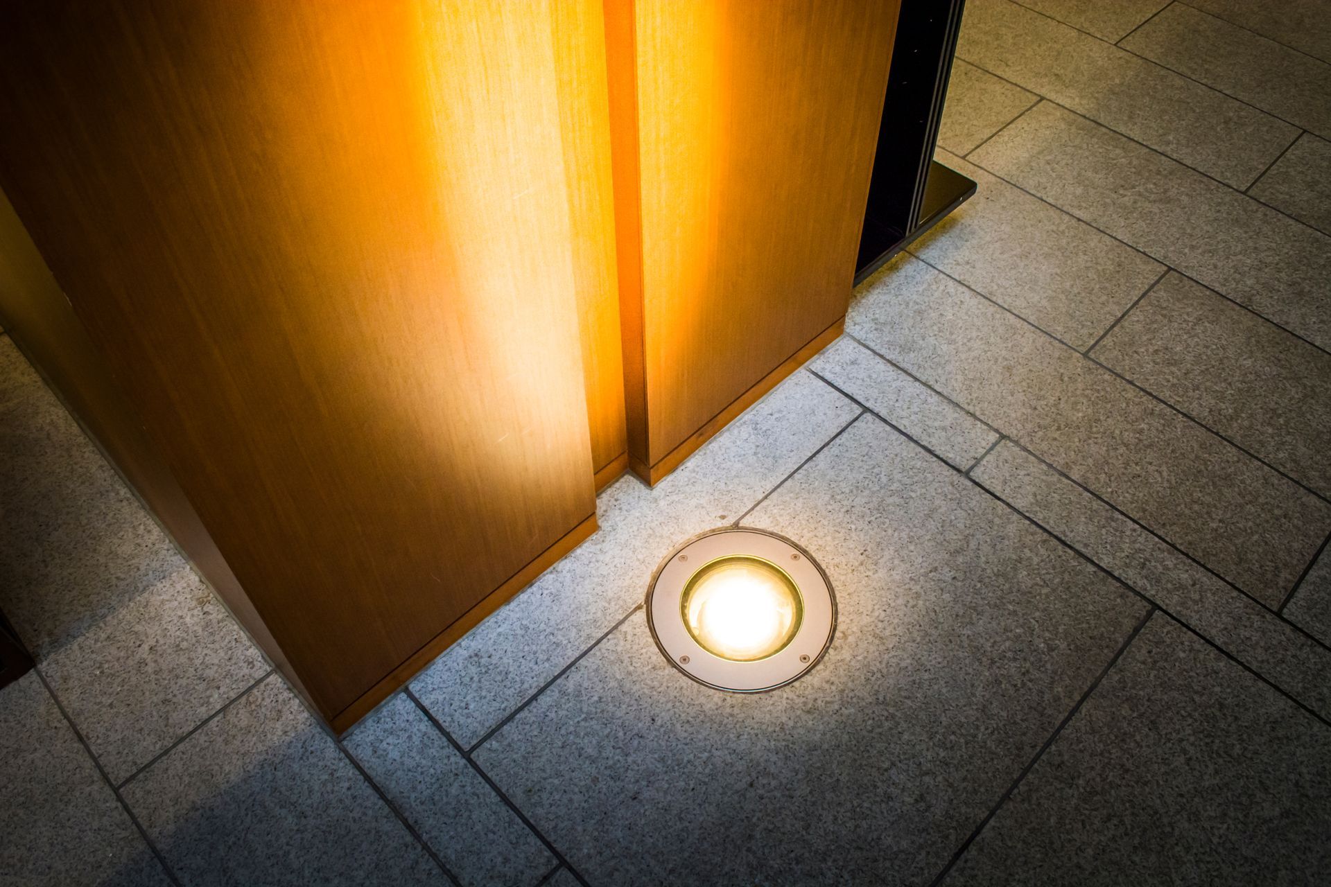 Landscaping uplight accenting an outdoor pillar.