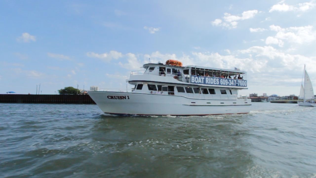 White boat 