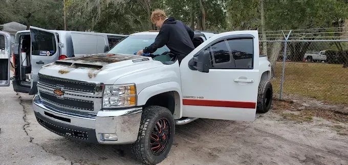 windshield replacement service in Tarpon Springs, FL.