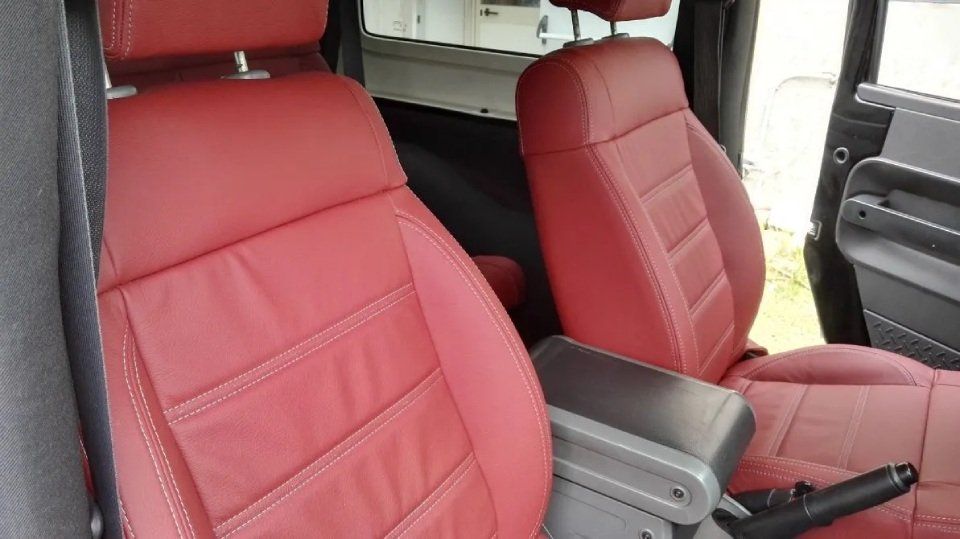 Rivestimenti rossi per sedili auto