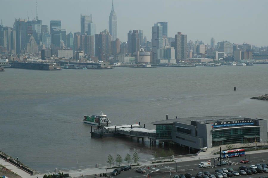 Photo of a harbor with the skyline in the background