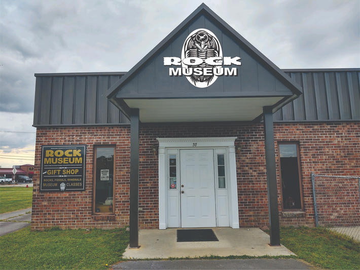 A brick building with a sign that says rock museum