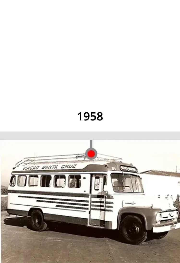 Uma foto em preto e branco de um ônibus de 1958
