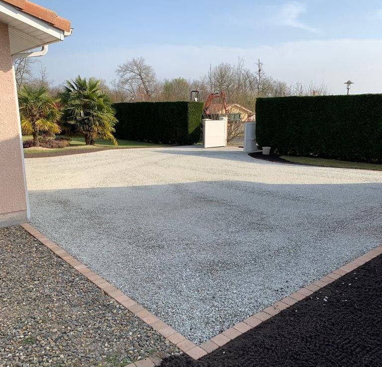 Réfection d'une allée gravillonnée dans les Landes