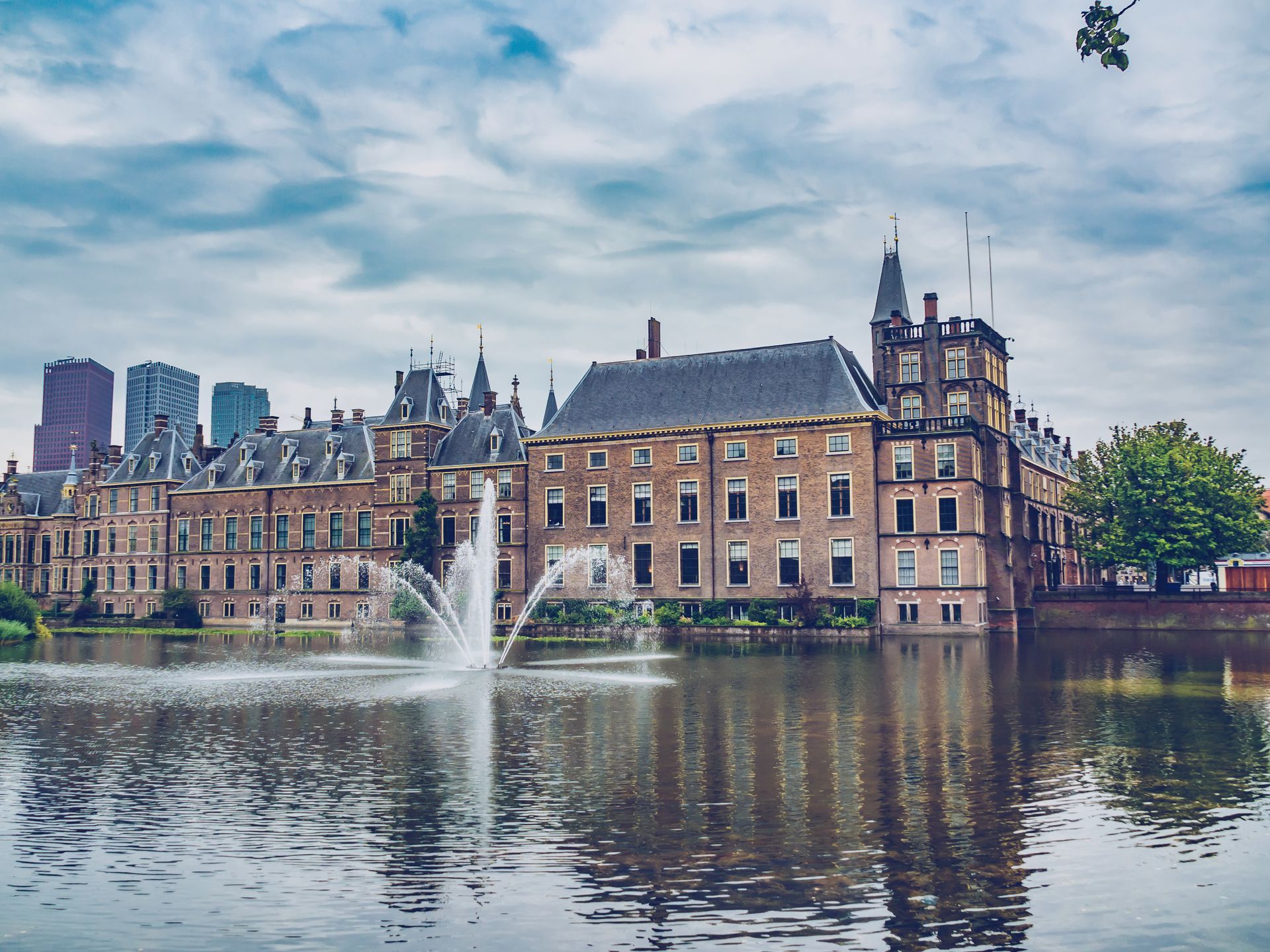Binnenhof in Den Haag bij artikel over Box 3 en verhuurd vastgoed