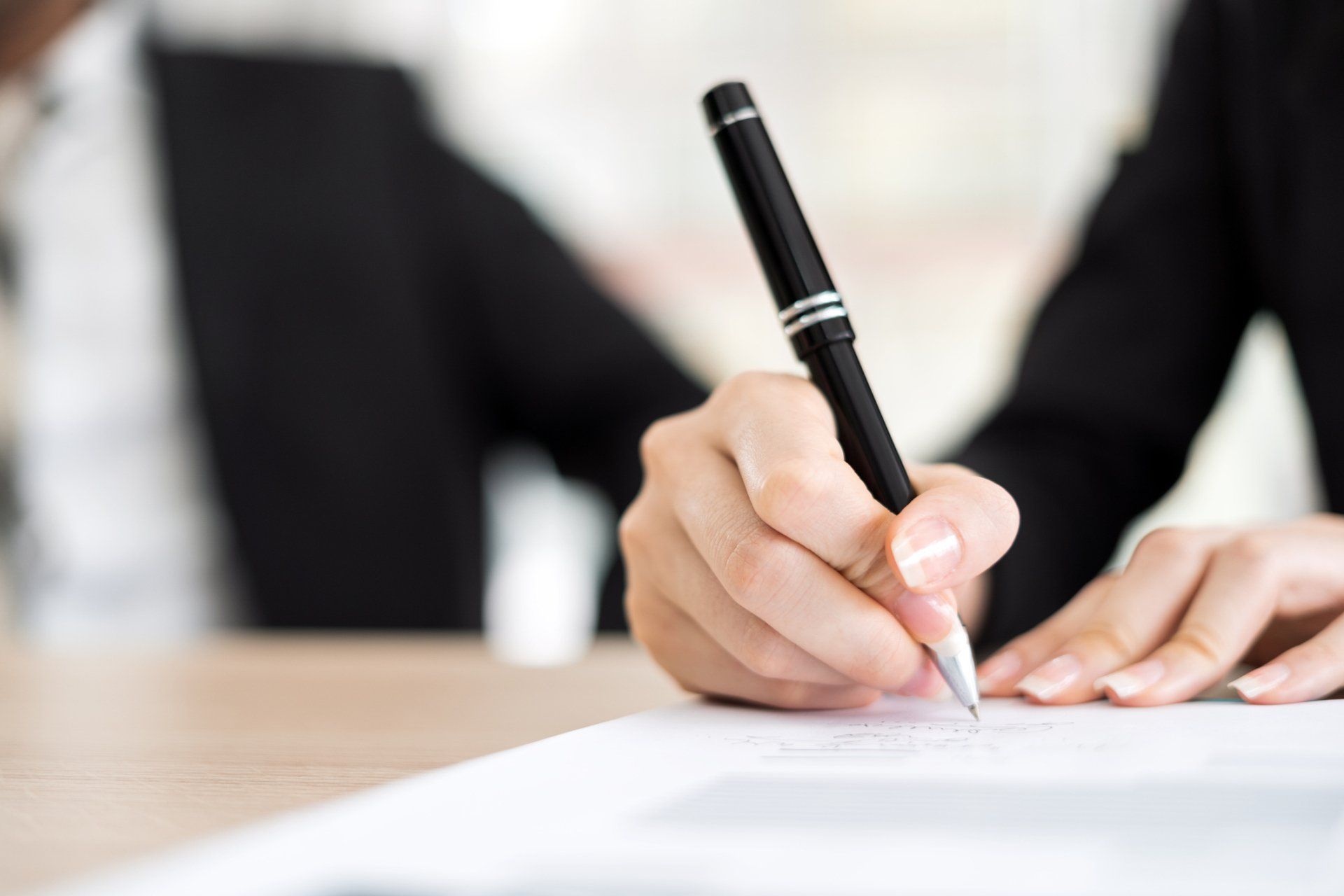 Lawyer Talking to His Client | Memphis, TN | Law Office of Alicia A. Howard