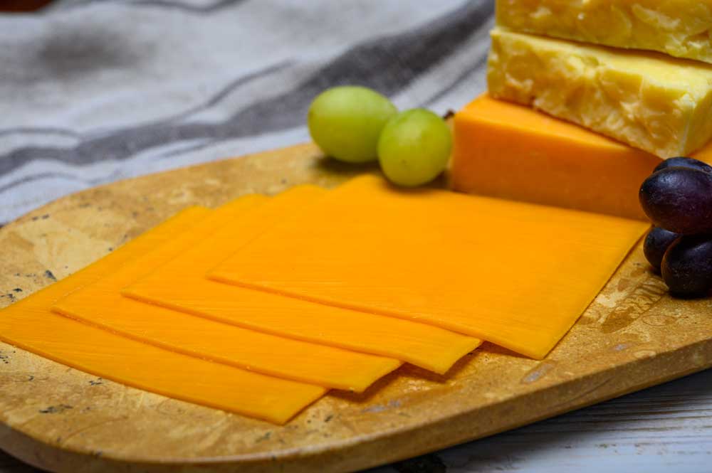 Cheese-collection--blocks-and-slices-of-yellow-and-matured-english-cheddar