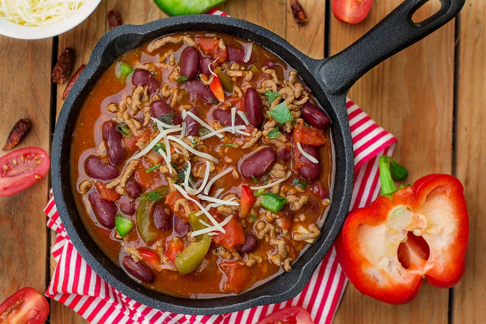 Chili con carne style stew with ground beef, bell pepper and beans
