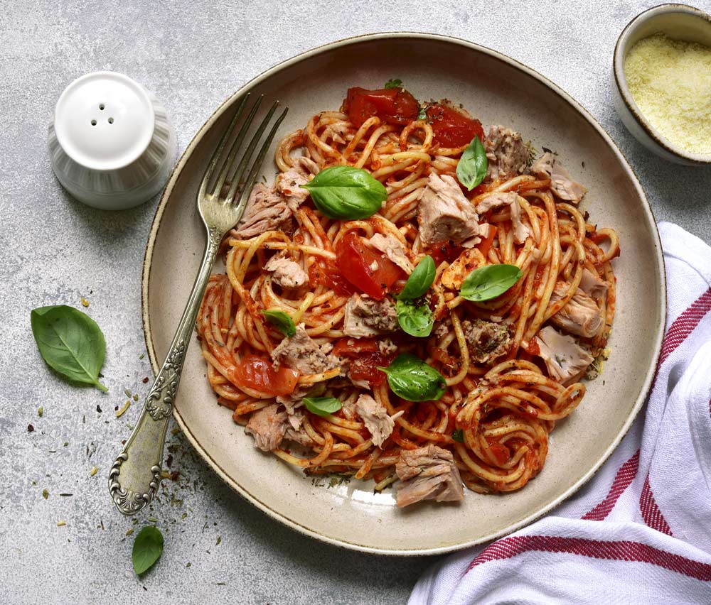 Pasta spaghetti with tuna and tomato sauce