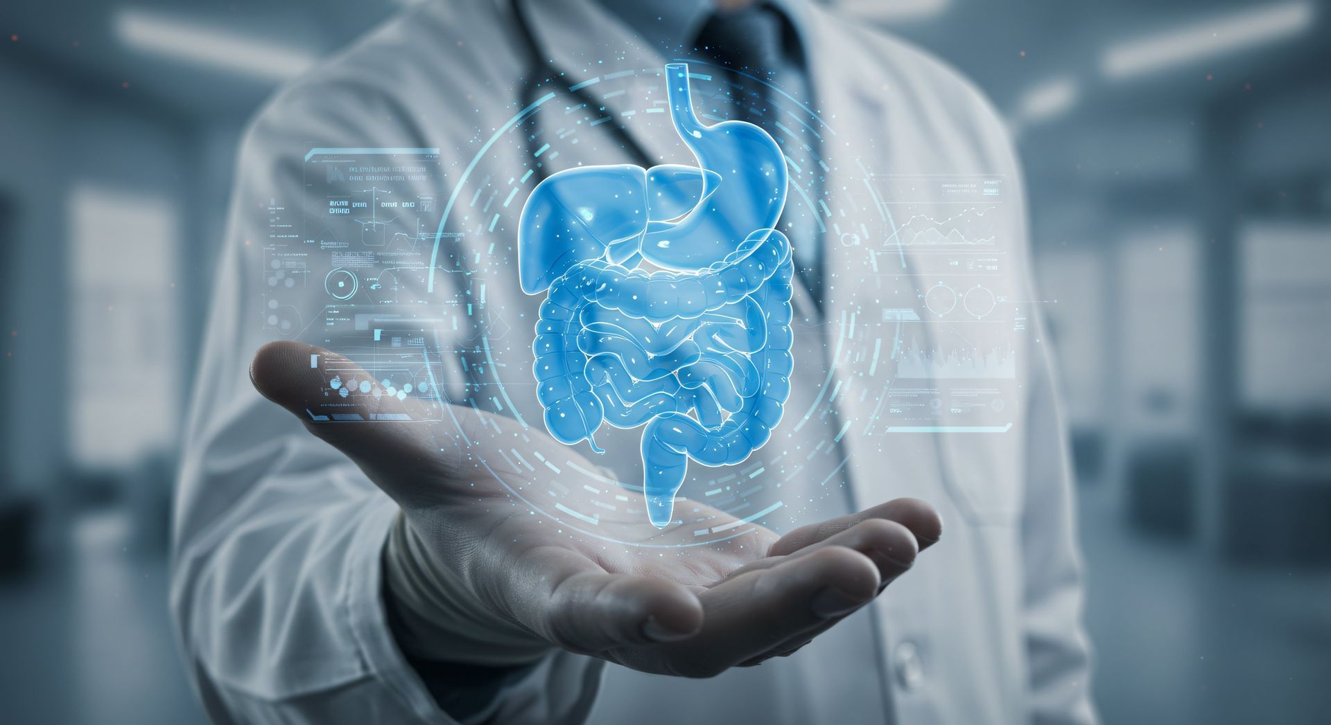 Médico segurando representação holográfica do aparelho digestivo, ilustrando Gastroenterologia Clínica
