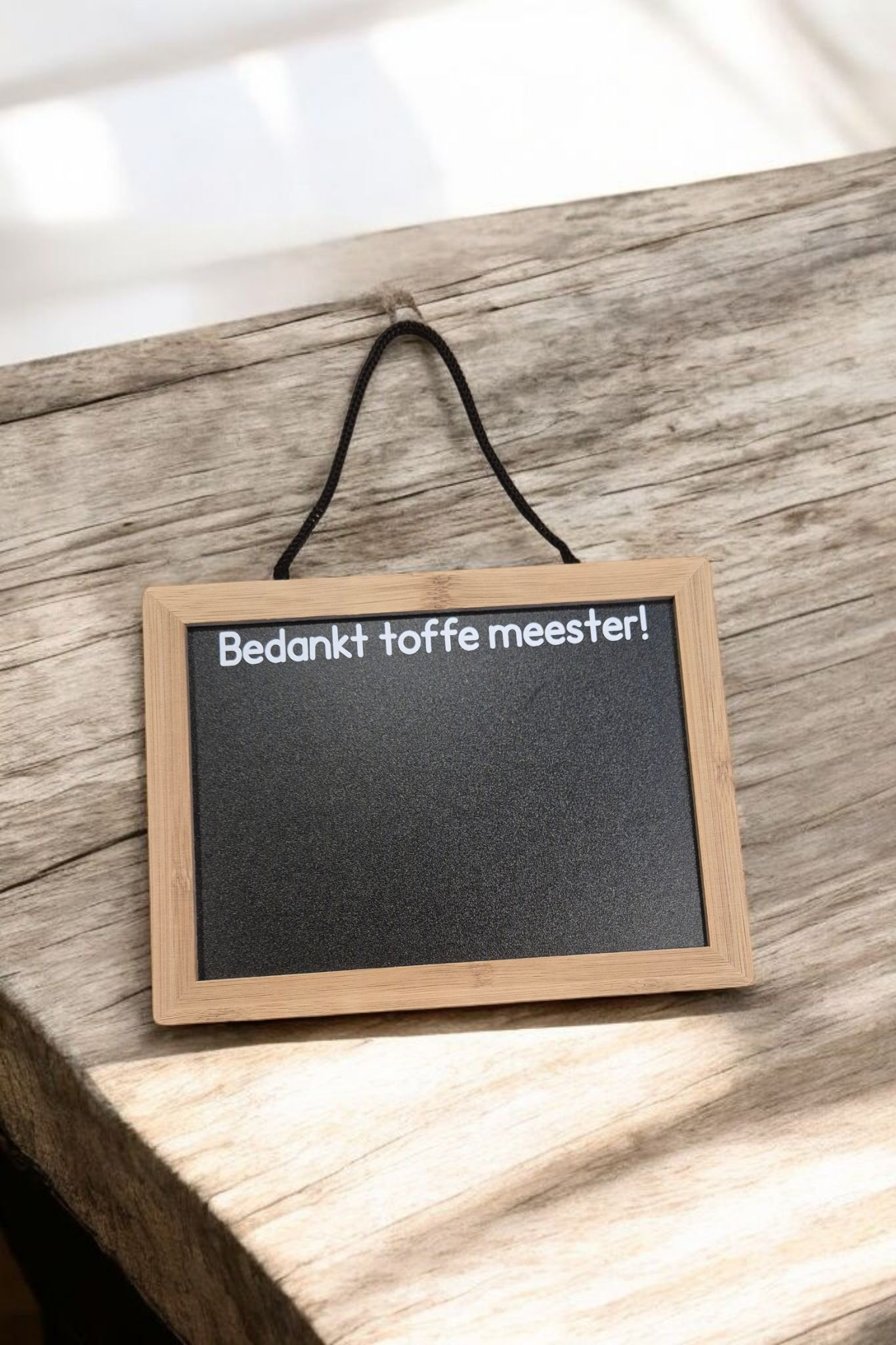 Een klein schoolbordje met de tekst