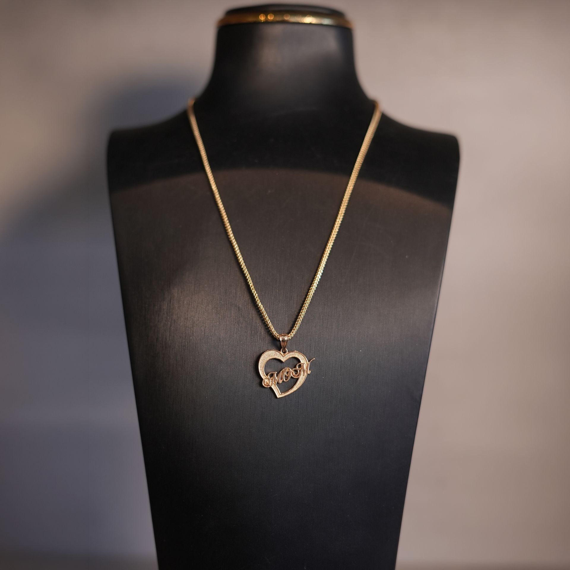 Colección Mamá: Cadenas de Oro (MOM 02)
