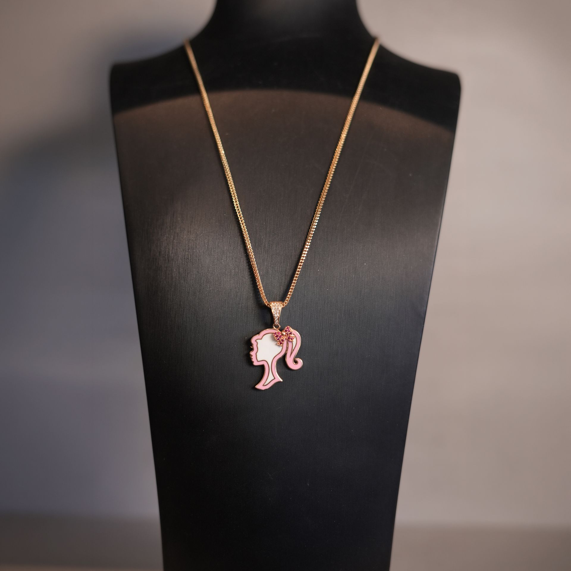 Colección Mamá: Cadenas de Oro (Barbie)