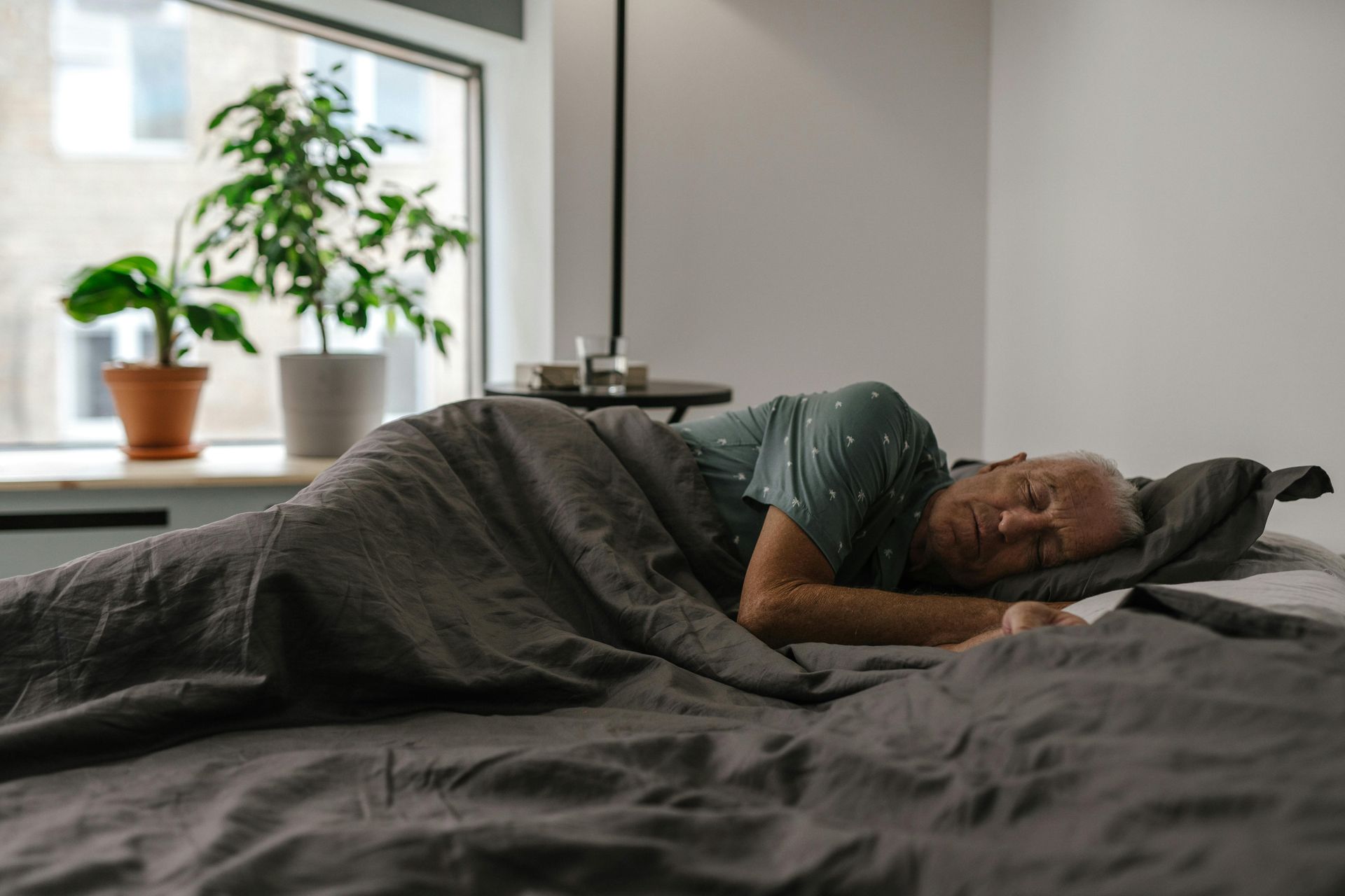 Old man sleeping in the daytime