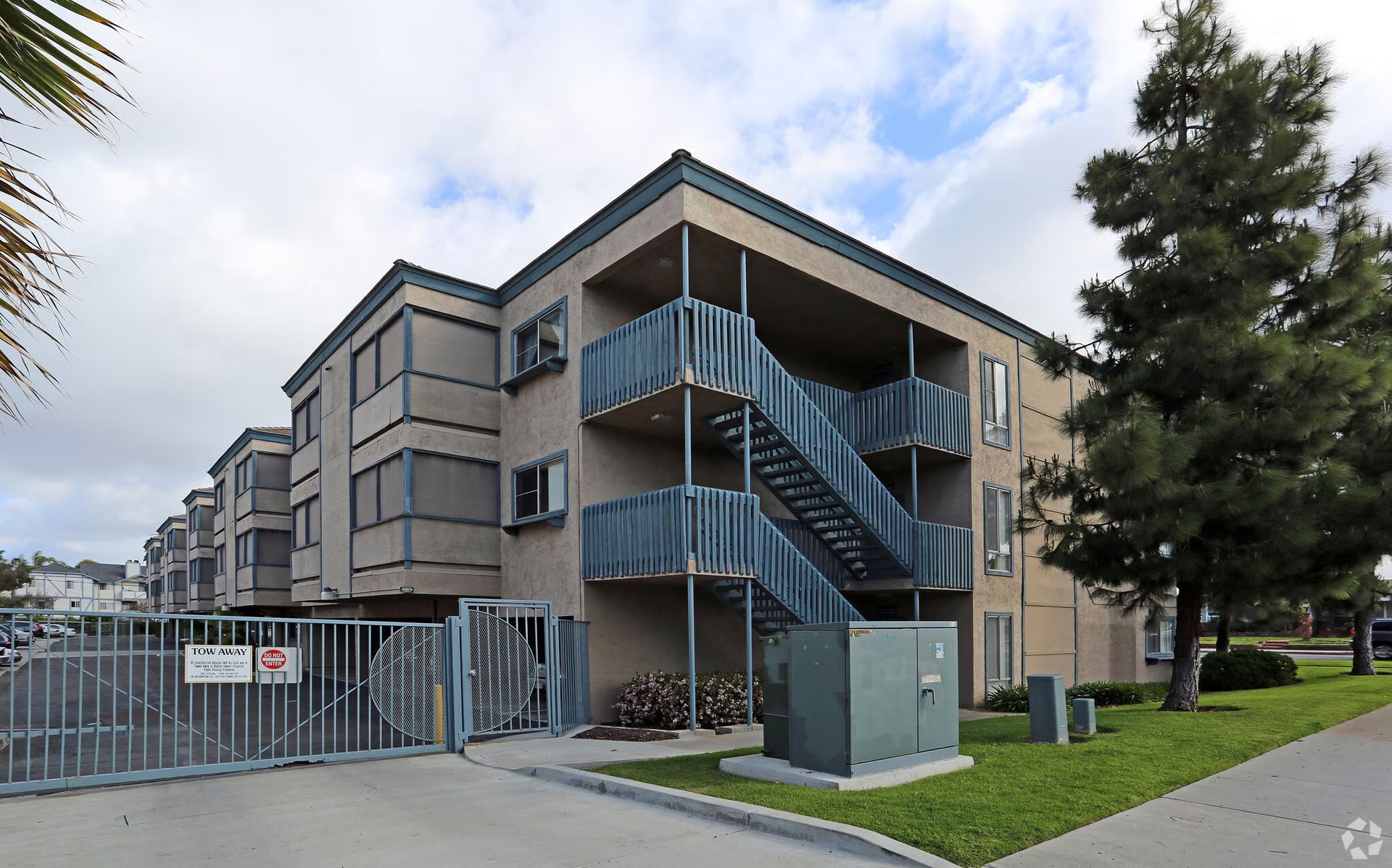 Photo of a 3 story apartment building