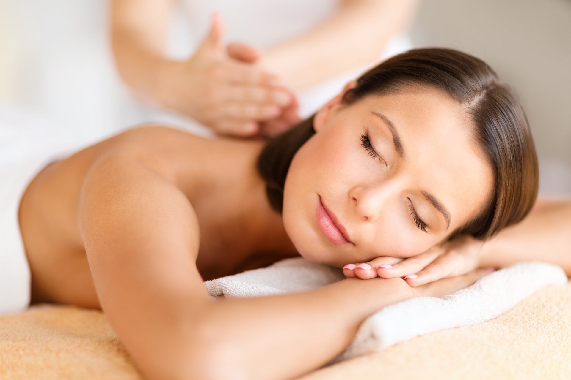 neck, back and shoulder massage in kingston and morden