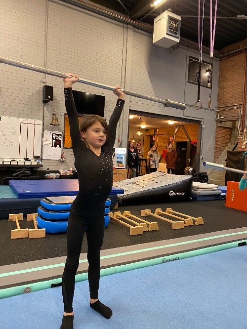 pistol squat op balk turnen waddinxveen turnover gymnastics