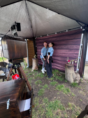 Handgebaute Retro-Fotobox bei einem Firmenjubiläum in Mansfeld.