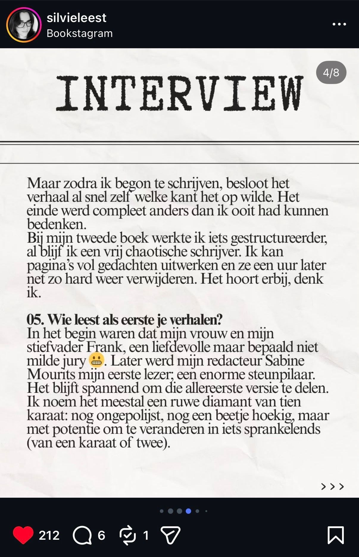 Detailopname van een zwart-wit interviewpagina met een grote koptekst 