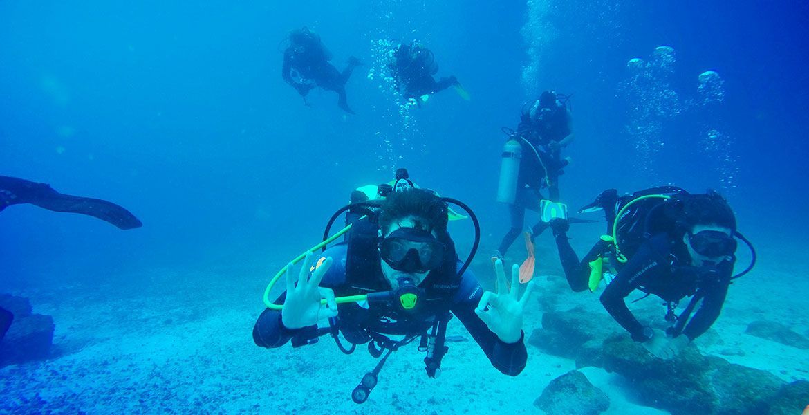 scuba divers