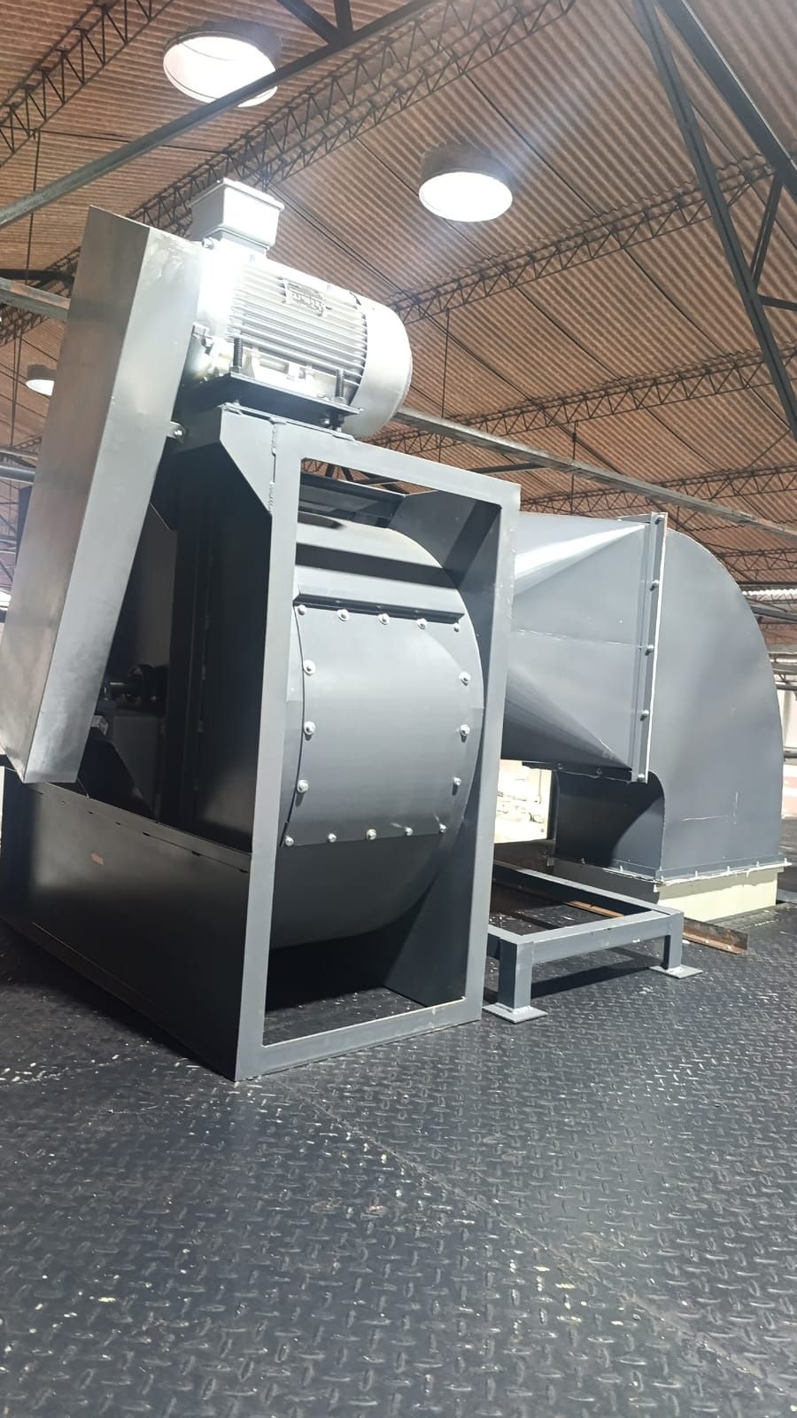 Sistema HVAC industrial instalado