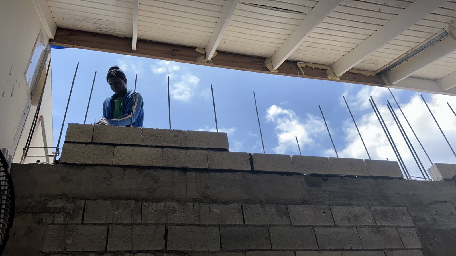 Mason laying concrete block wall