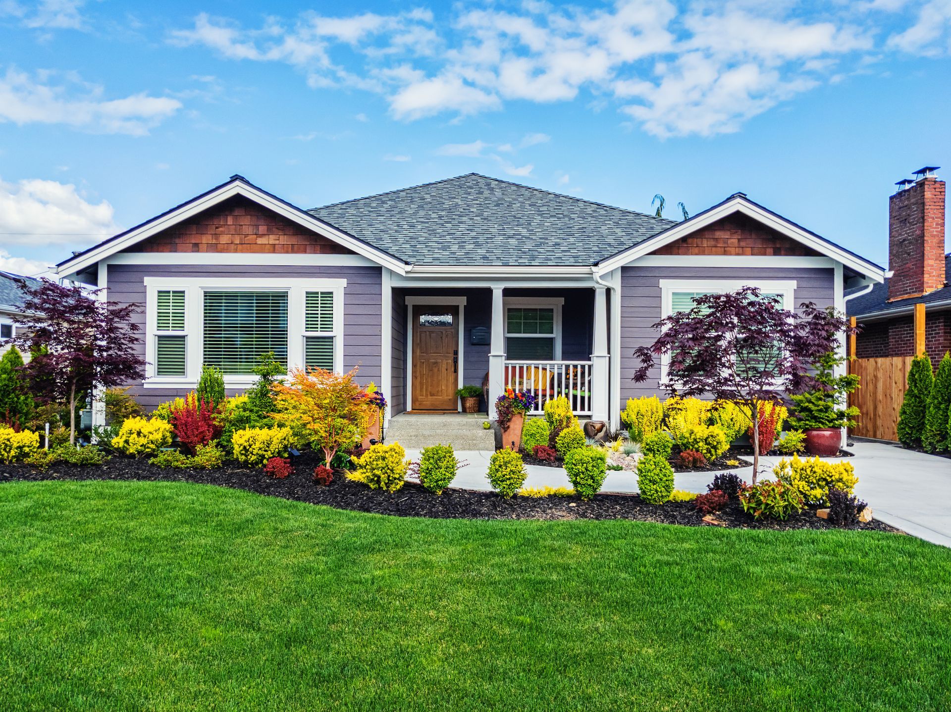 Modern custom suburban home exterior.