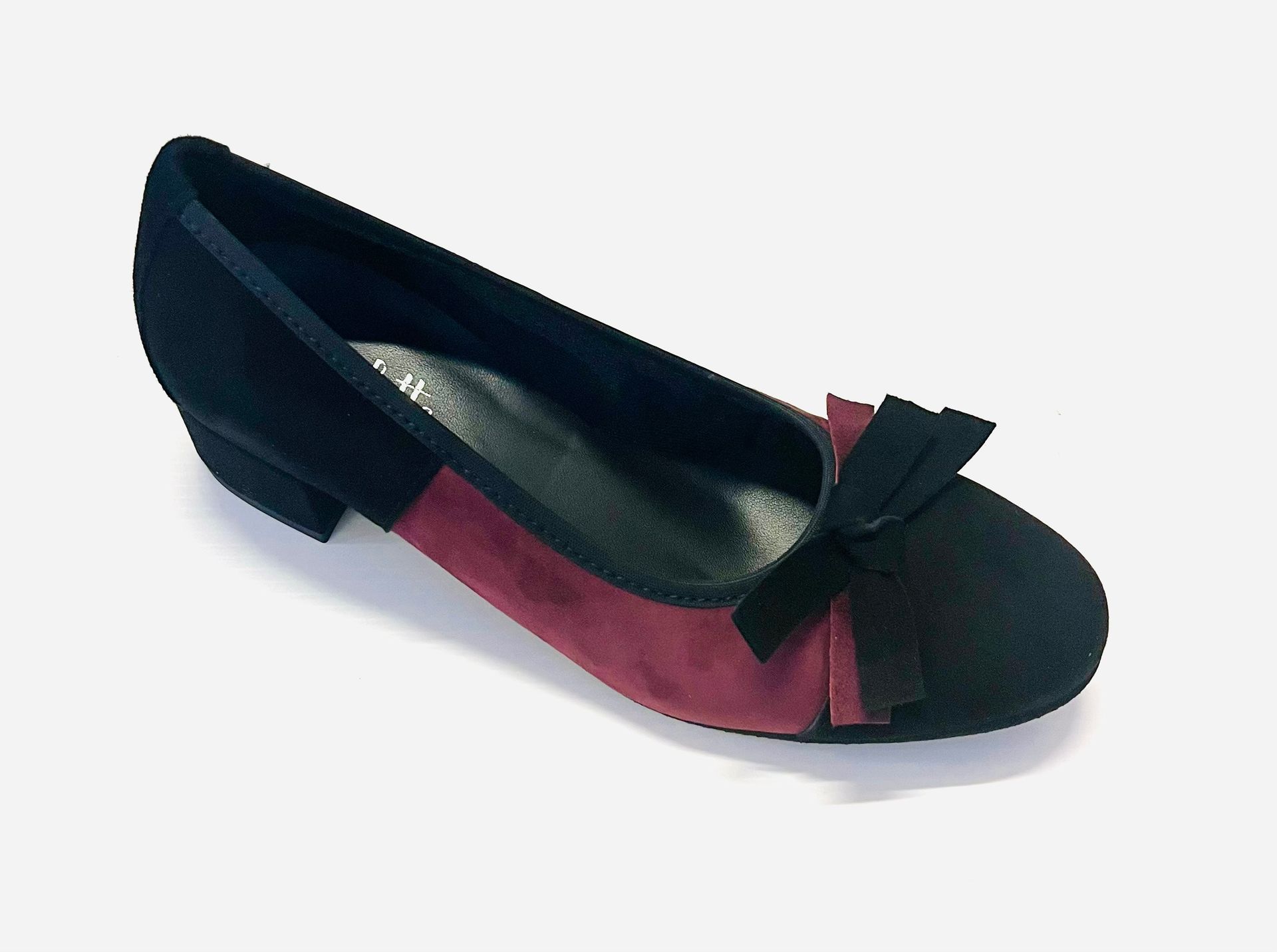 Ballerine nere e bordeaux con fiocco.