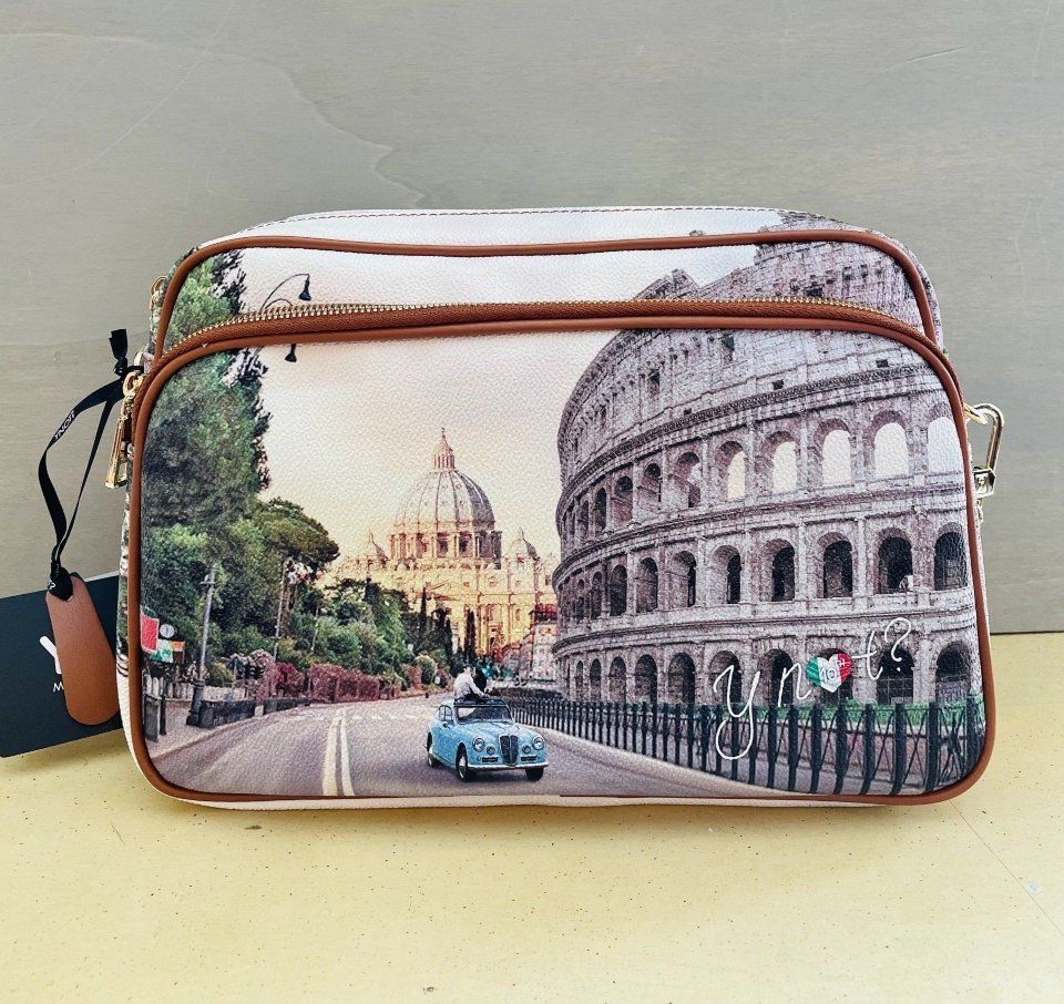 Borsa a tracolla con stampa dei monumenti di Roma, tra cui il Colosseo e la Basilica di San Pietro.