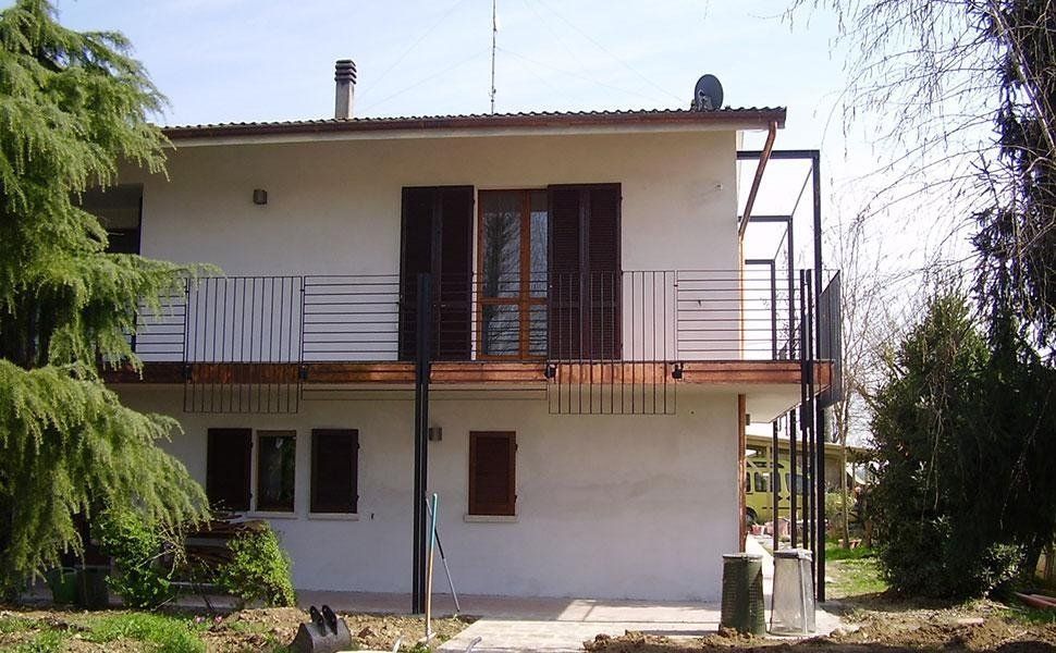 Ringhiera di balcone in ferro battuto