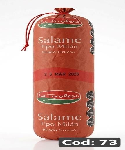 Paquete de salami rojo con etiqueta roja, texto “Tipo Milan”, “Picante” y “Bacalao: 73”