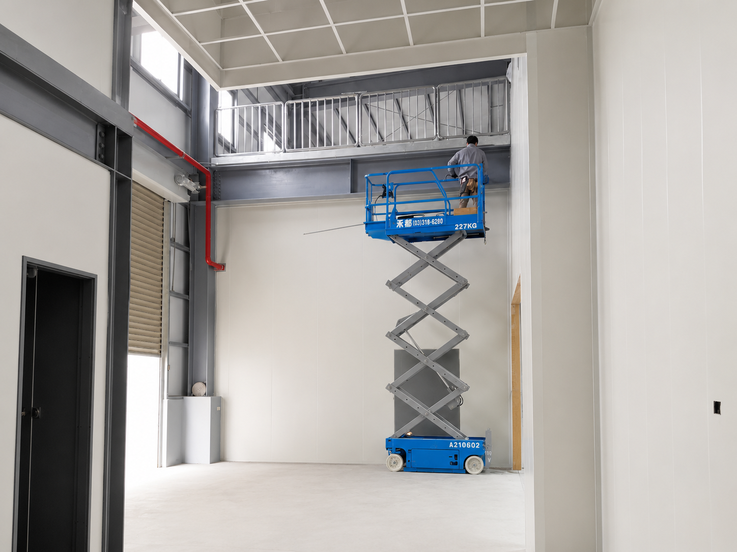 皓澤工程-證偉企業二廠庫板隔間工程-高空施工作業