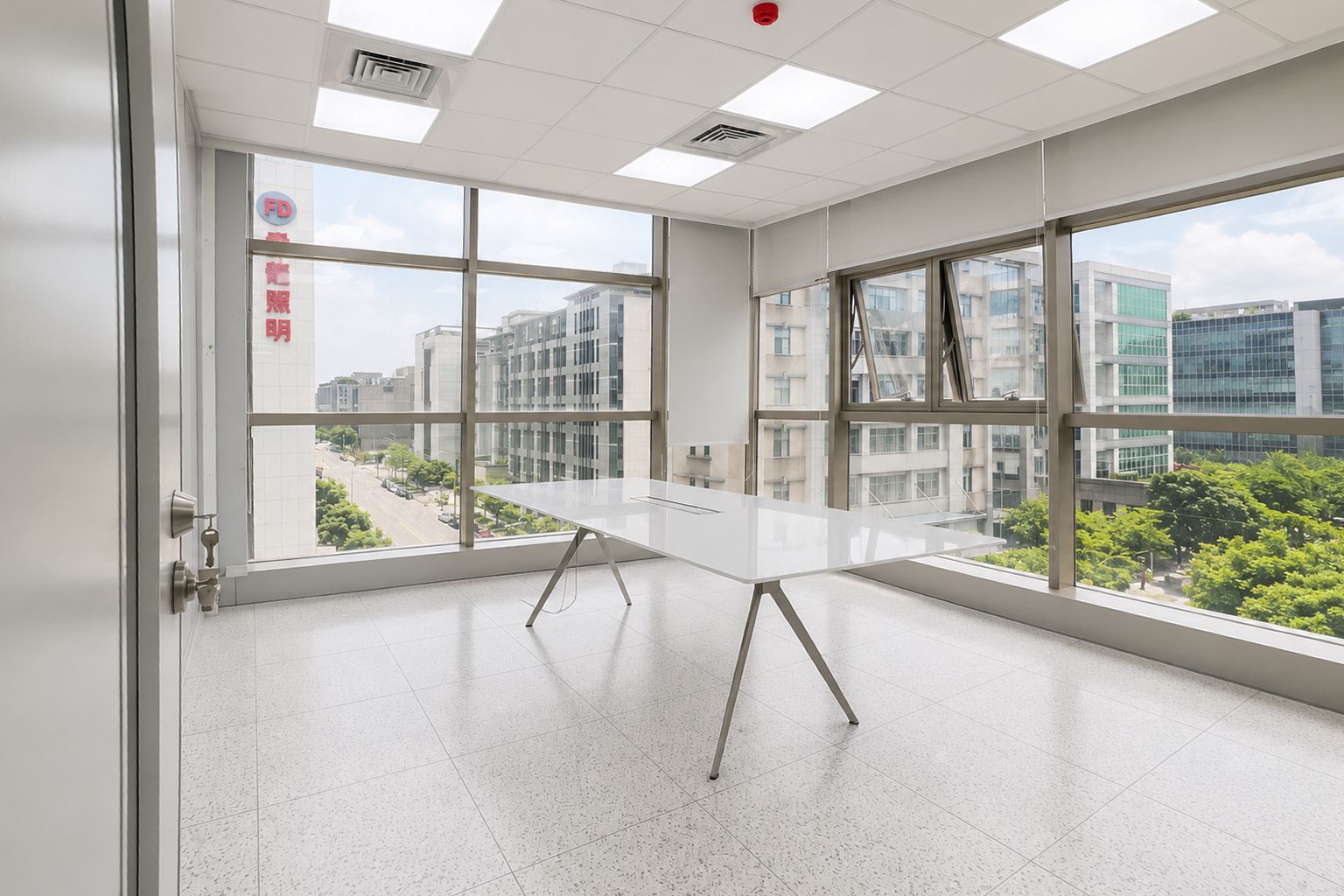 皓澤工程－金萬林企業｜生技實驗室無塵室工程－實驗室採光空間與落地窗施工案例