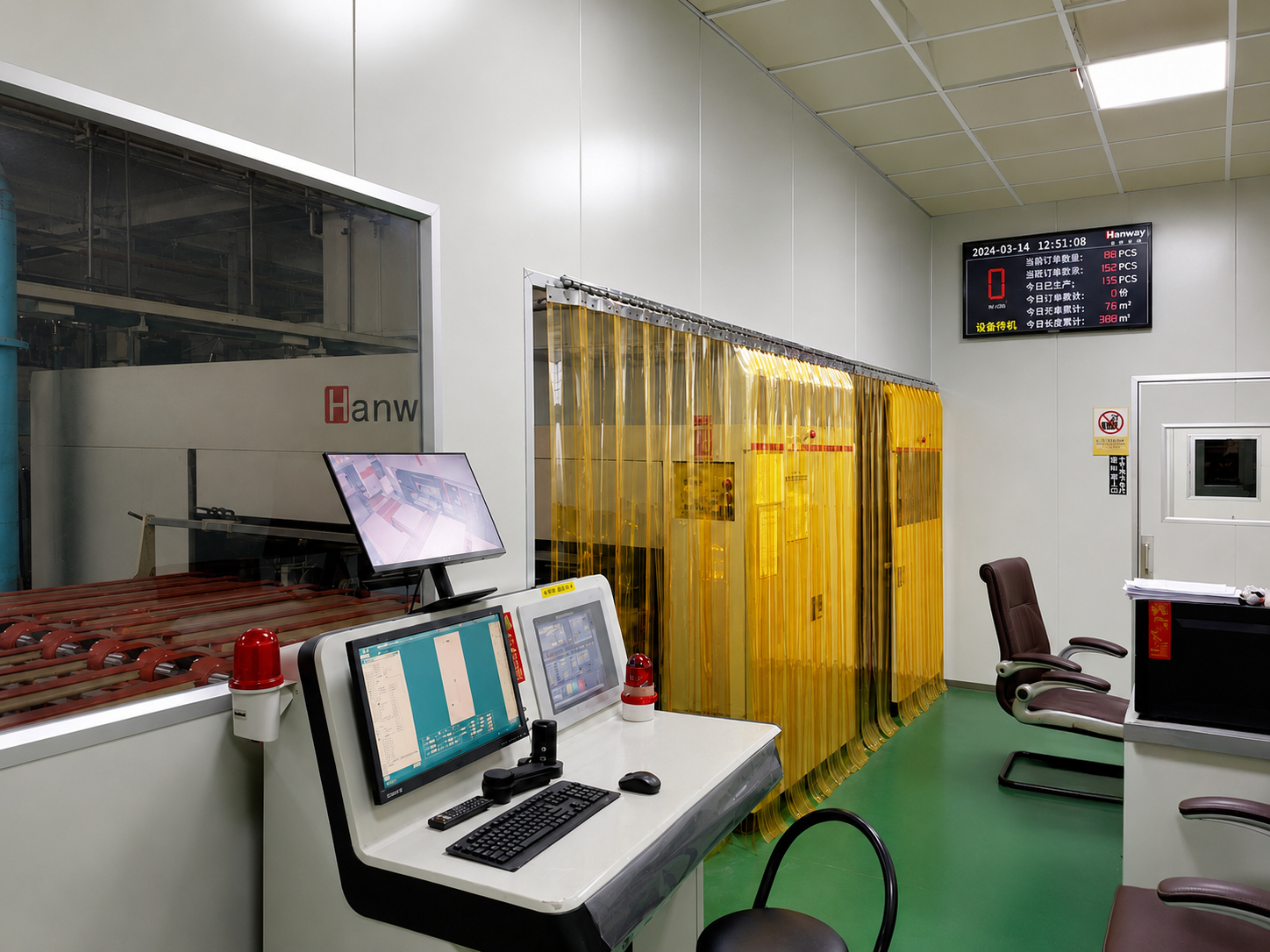 皓澤工程-紙器廠大型機台包覆工程|印刷機精密設備隔間-機台操作控制室施工案例
