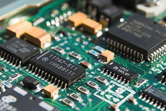 A close up of a motherboard with a chip that says 1747-511