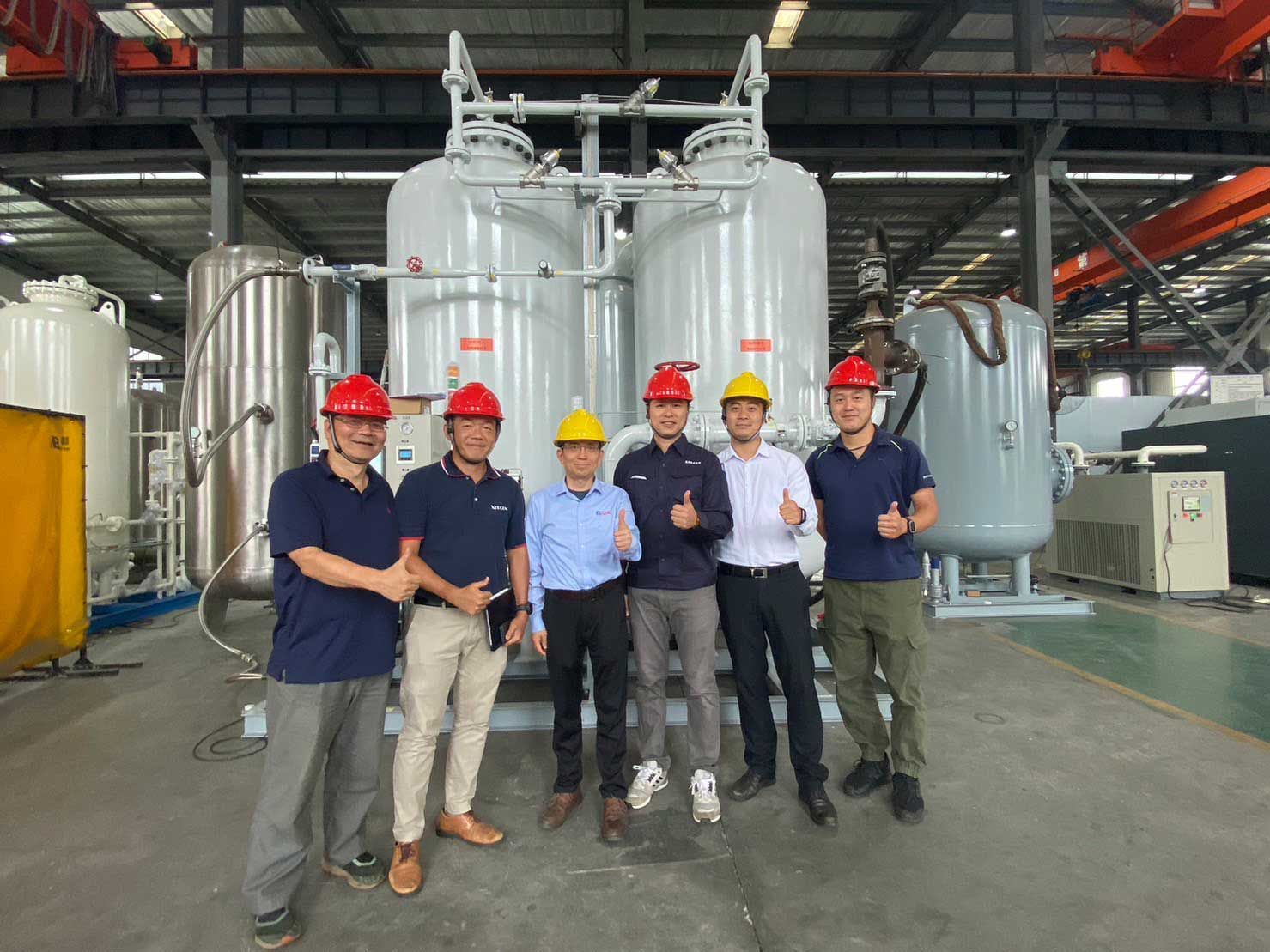 愛富明團隊與客戶共同完成水處理專用氣體設備的廠驗,於試車階段確認全性能表現,現場合影留念。